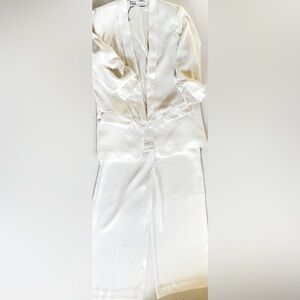 Zara White Women’s Gathered Sleeve Open Blzer and Matching Crop Pants-Large